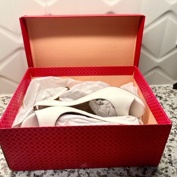 White Lowry Kelly & Katie Heels Shoes 6M NWT - Picture 11 of 13